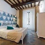 F4 - Santa Croce One Bedroom Flat 2 To 4 Guests