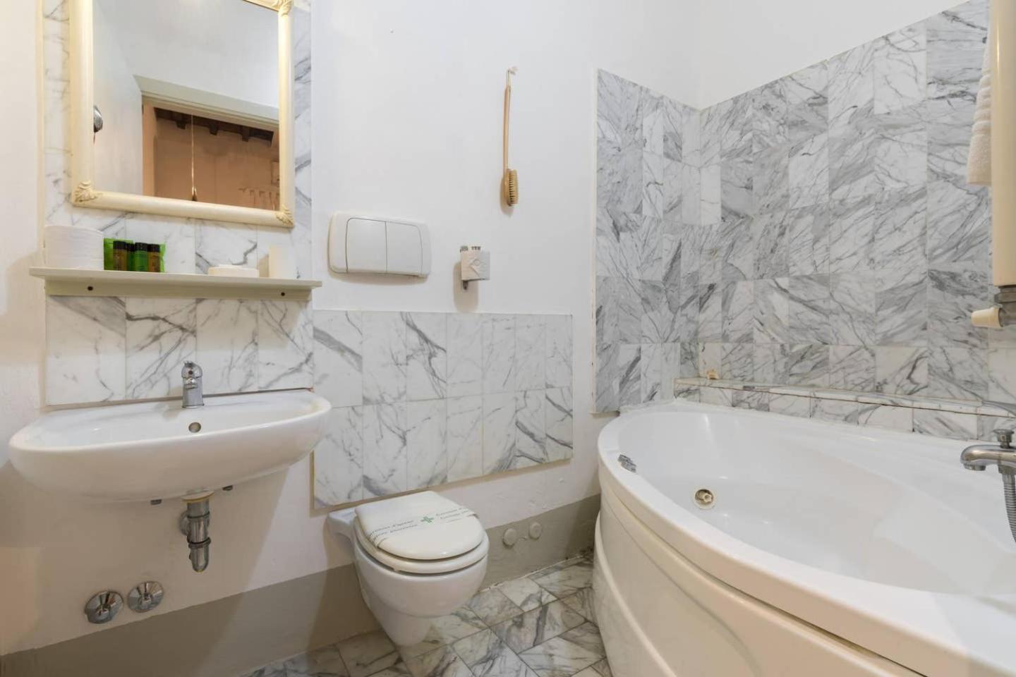 F4 - Santa Croce One Bedroom Flat 2 To 4 Guests Apartment *